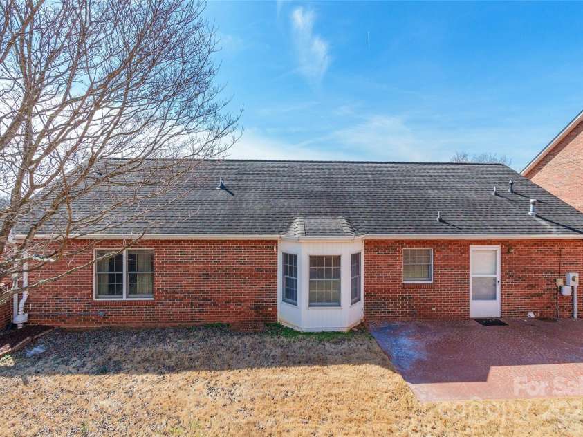 1910 Connemara Court, Gastonia, NC 28054.  MLS# CAR4224874, YatesRealty ID 7994. 