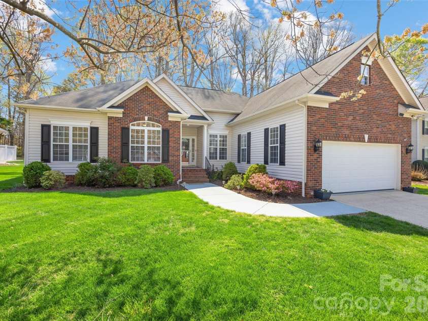2826 Barnard Castle Lane, Matthews, NC 28104.  MLS# CAR4360707, YatesRealty ID 7994. 