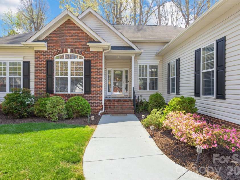 2826 Barnard Castle Lane, Matthews, NC 28104.  MLS# CAR4360707, YatesRealty ID 7994. 