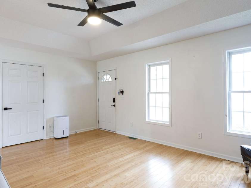 201 Sherwood Circle, Rock Hill, SC 29730.  MLS# CAR4351072, YatesRealty ID 7995. 