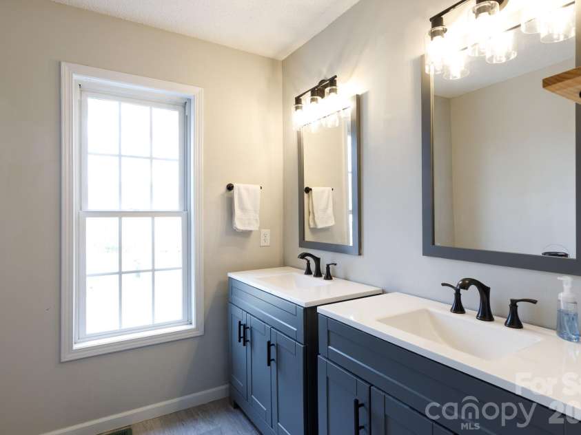 201 Sherwood Circle, Rock Hill, SC 29730.  MLS# CAR4351072, YatesRealty ID 7995. 