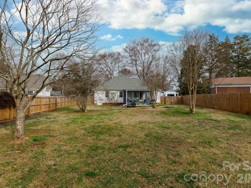 201 Sherwood Circle, Rock Hill, SC 29730.  MLS# CAR4351072, YatesRealty ID 7995. 