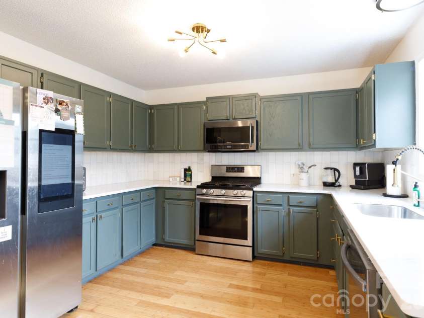 201 Sherwood Circle, Rock Hill, SC 29730.  MLS# CAR4351072, YatesRealty ID 7995. Kitchen