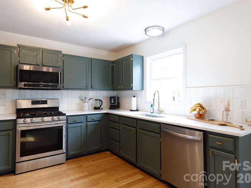 201 Sherwood Circle, Rock Hill, SC 29730.  MLS# CAR4351072, YatesRealty ID 7995. Kitchen