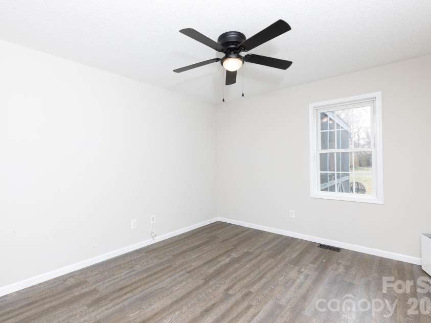 201 Sherwood Circle, Rock Hill, SC 29730.  MLS# CAR4351072, YatesRealty ID 7995. Third Bed