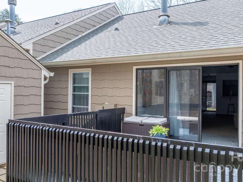413 19th Avenue Court, Hickory, NC 28601.  MLS# CAR4234917, YatesRealty ID 7995. 