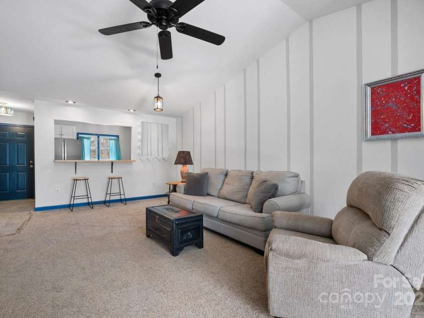 413 19th Avenue Court, Hickory, NC 28601.  MLS# CAR4234917, YatesRealty ID 7995. 