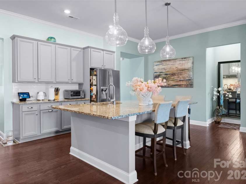 16703 Monocacy Boulevard, Huntersville, NC 28078.  MLS# CAR4356968, YatesRealty ID 7996. Breakfast Bar on 3 Sides.