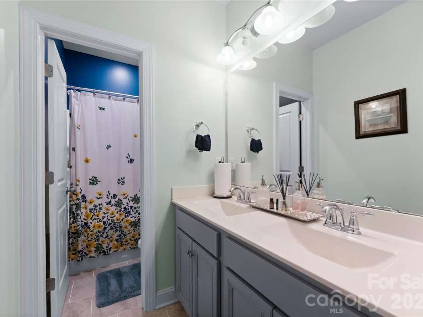 16703 Monocacy Boulevard, Huntersville, NC 28078.  MLS# CAR4356968, YatesRealty ID 7996. Extra Bath with Dual Vanity.
