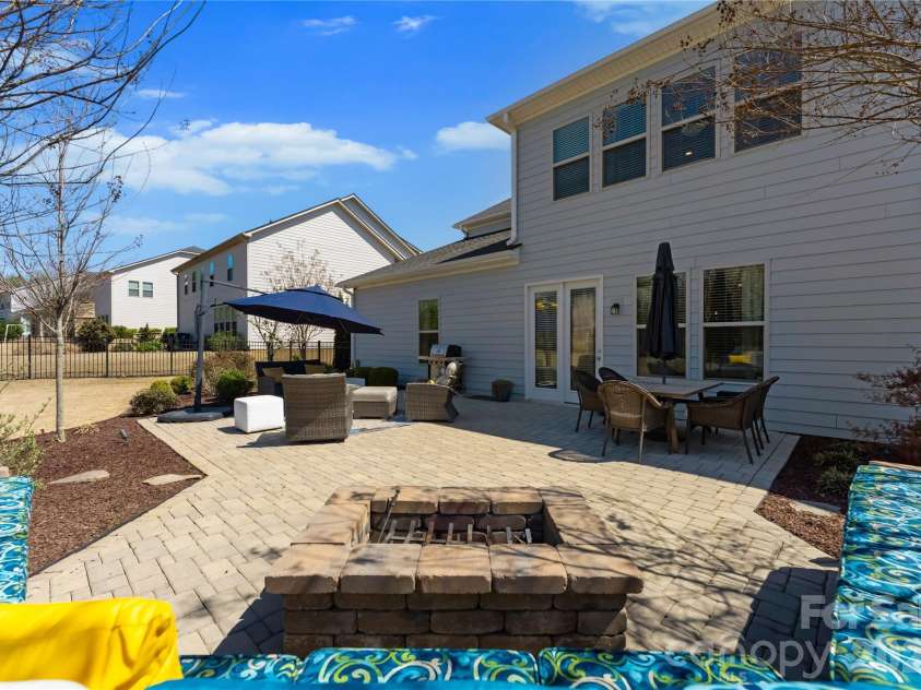16703 Monocacy Boulevard, Huntersville, NC 28078.  MLS# CAR4356968, YatesRealty ID 7996. Fire Pit and Built-In Bench.