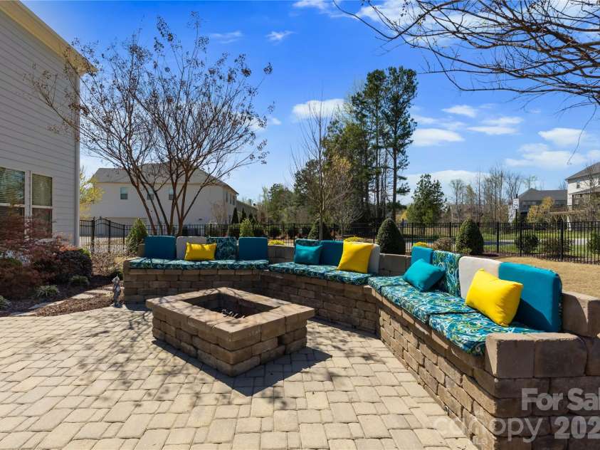 16703 Monocacy Boulevard, Huntersville, NC 28078.  MLS# CAR4356968, YatesRealty ID 7996. Fire Pit and Built-In Bench.
