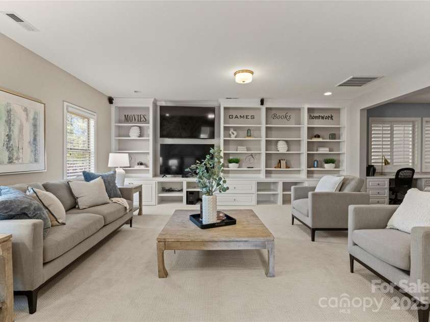 541 Sutro Forest Drive, Concord, NC 28027.  MLS# CAR4247583, YatesRealty ID 7996. 