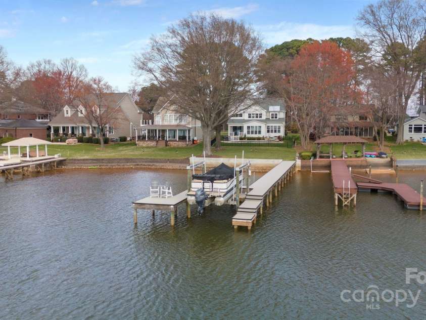 20601 Island Forest Drive, Cornelius, NC 28031.  MLS# CAR4232070, YatesRealty ID 7997. Life on the lake is waiting!
