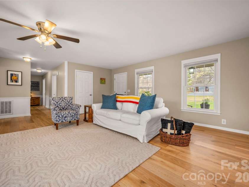 820 Brookwood Drive, Landrum, SC 29356.  MLS# CAR4359924, YatesRealty ID 7997. 