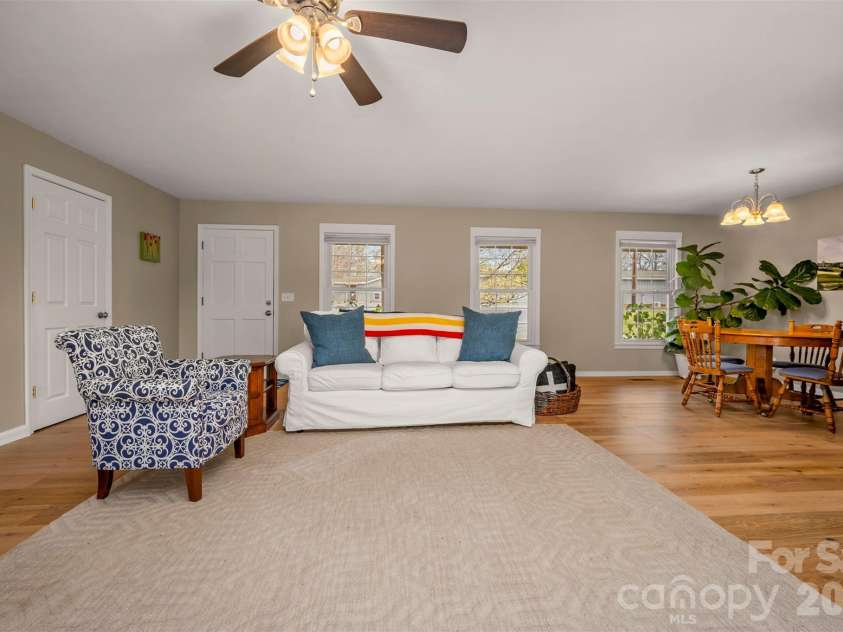 820 Brookwood Drive, Landrum, SC 29356.  MLS# CAR4359924, YatesRealty ID 7997. 