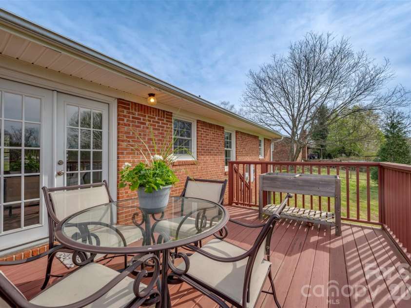 820 Brookwood Drive, Landrum, SC 29356.  MLS# CAR4359924, YatesRealty ID 7997. 