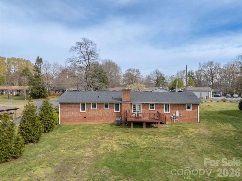 820 Brookwood Drive, Landrum, SC 29356.  MLS# CAR4359924, YatesRealty ID 7997. 