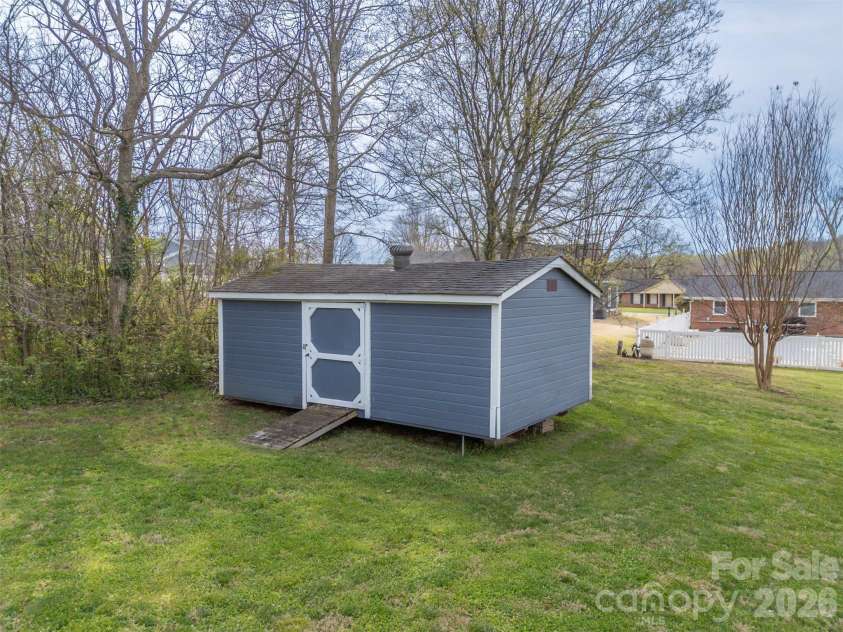 820 Brookwood Drive, Landrum, SC 29356.  MLS# CAR4359924, YatesRealty ID 7997. 