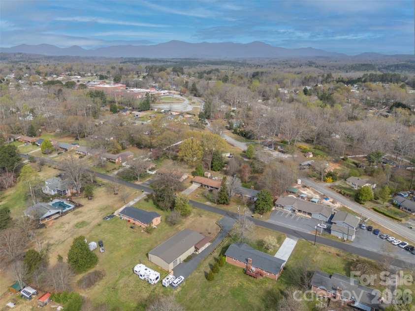 820 Brookwood Drive, Landrum, SC 29356.  MLS# CAR4359924, YatesRealty ID 7997. 