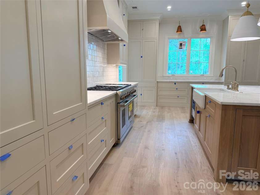 1430 Samuel Spencer Parkway, Davidson, NC 28036.  MLS# CAR4305336, YatesRealty ID 8. Spacious kitchen with Wolf Gas Range, Subzero 30 x 30