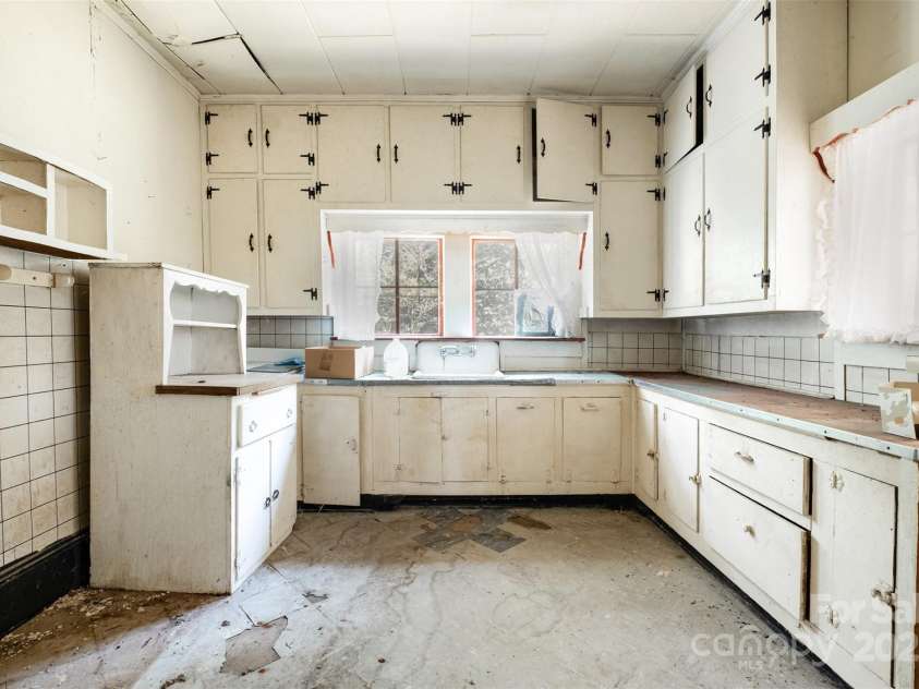 2412 Daves Drive, Shelby, NC 28150.  MLS# CAR4302665, YatesRealty ID 8. 