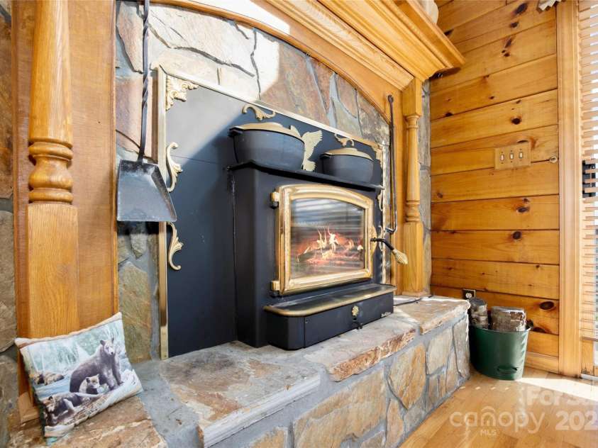 807 Pine Tree Road, Spruce Pine, NC 28777.  MLS# CAR4295412, YatesRealty ID 80. 