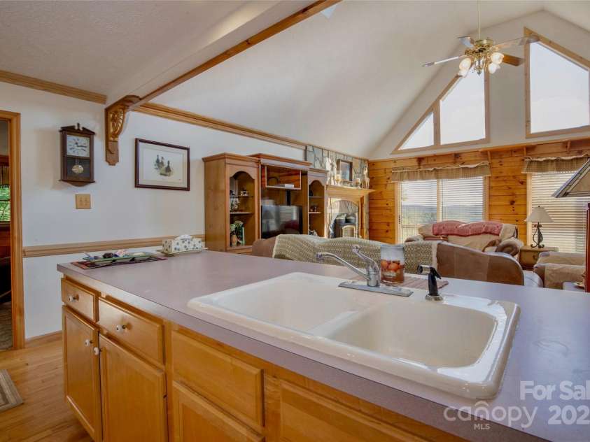 807 Pine Tree Road, Spruce Pine, NC 28777.  MLS# CAR4295412, YatesRealty ID 80. 