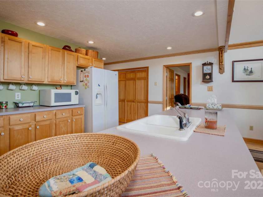 807 Pine Tree Road, Spruce Pine, NC 28777.  MLS# CAR4295412, YatesRealty ID 80. 