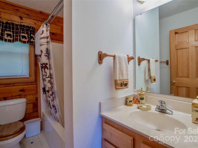 807 Pine Tree Road, Spruce Pine, NC 28777.  MLS# CAR4295412, YatesRealty ID 80. 