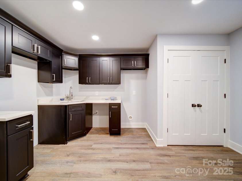 300 Leeper Avenue, Belmont, NC 28012.  MLS# CAR4250374, YatesRealty ID 8000. 2nd LQ Kitchen