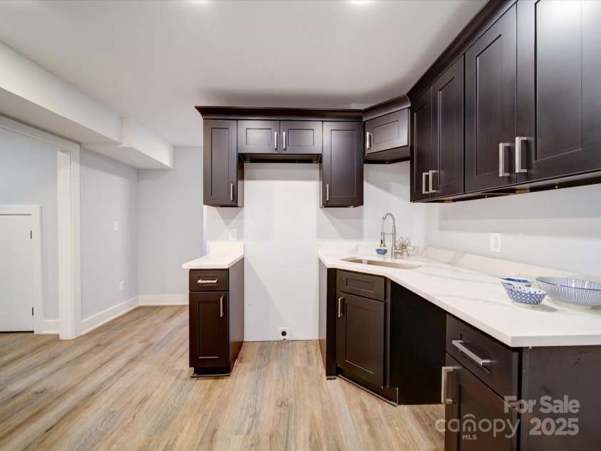 300 Leeper Avenue, Belmont, NC 28012.  MLS# CAR4250374, YatesRealty ID 8000. 2nd LQ Kitchen