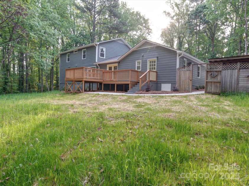 300 Leeper Avenue, Belmont, NC 28012.  MLS# CAR4250374, YatesRealty ID 8000. 