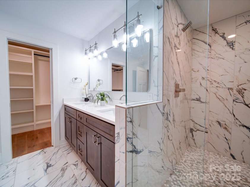 300 Leeper Avenue, Belmont, NC 28012.  MLS# CAR4250374, YatesRealty ID 8000. Primary Bath