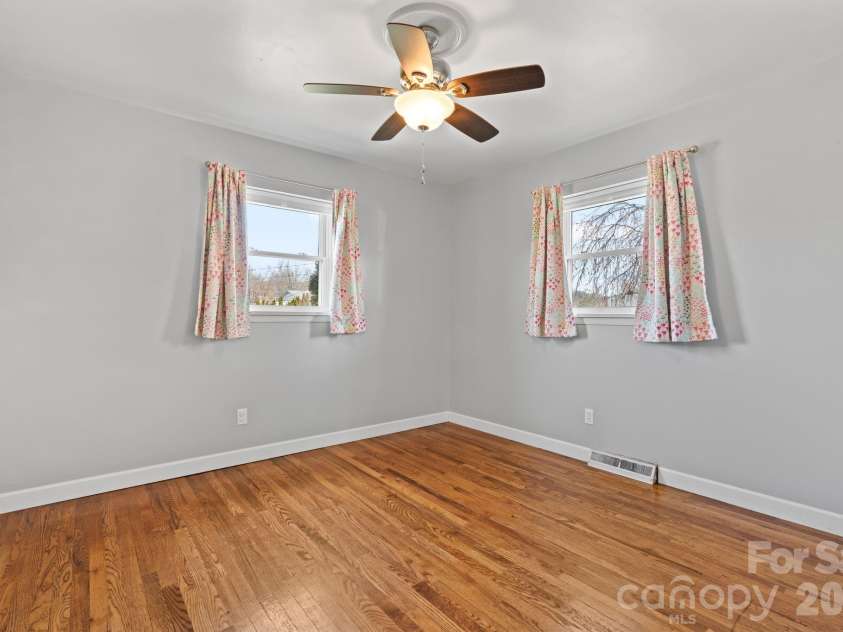 33 Monte Vista Terrace, Candler, NC 28715.  MLS# CAR4361226, YatesRealty ID 8000. 3rd Bedroom