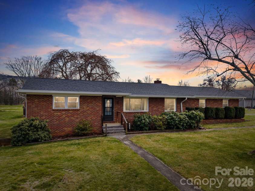 33 Monte Vista Terrace, Candler, NC 28715.  MLS# CAR4361226, YatesRealty ID 8000. 