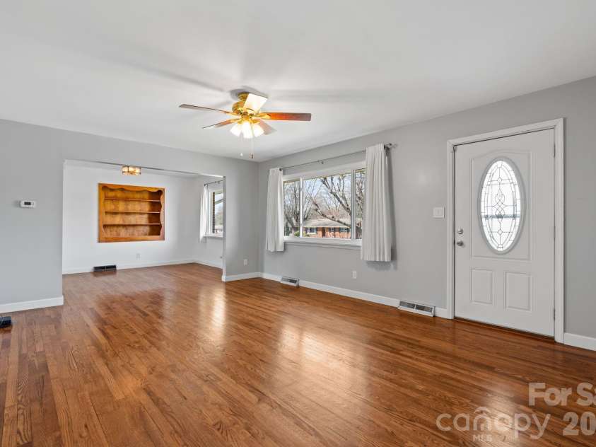 33 Monte Vista Terrace, Candler, NC 28715.  MLS# CAR4361226, YatesRealty ID 8000. 