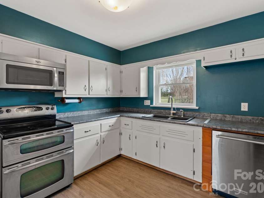 33 Monte Vista Terrace, Candler, NC 28715.  MLS# CAR4361226, YatesRealty ID 8000. 