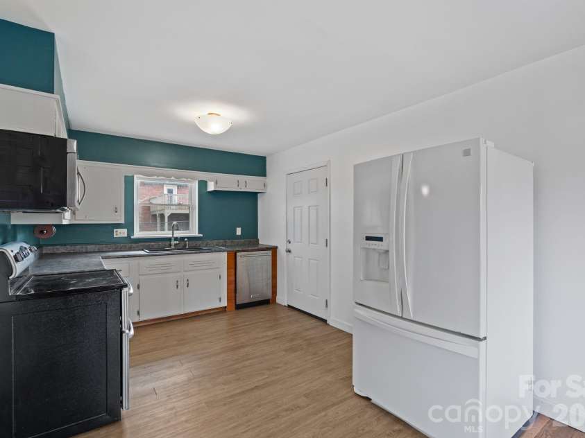 33 Monte Vista Terrace, Candler, NC 28715.  MLS# CAR4361226, YatesRealty ID 8000. 