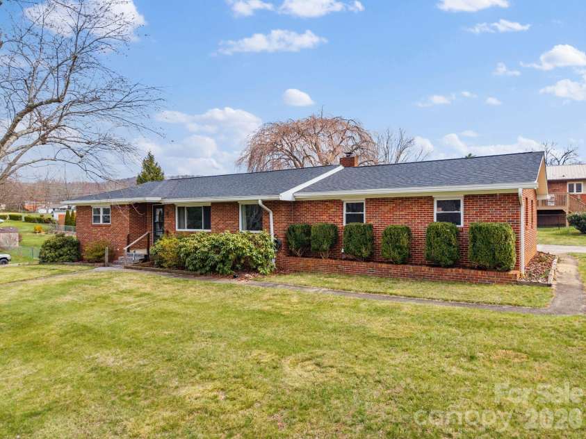 33 Monte Vista Terrace, Candler, NC 28715.  MLS# CAR4361226, YatesRealty ID 8000. 