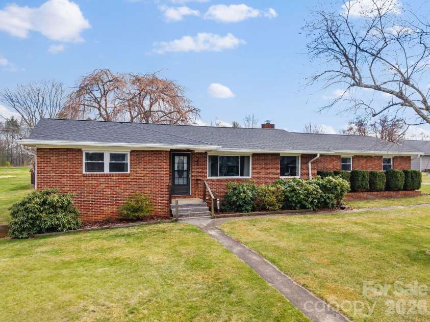 33 Monte Vista Terrace, Candler, NC 28715.  MLS# CAR4361226, YatesRealty ID 8000. 