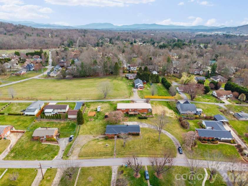 33 Monte Vista Terrace, Candler, NC 28715.  MLS# CAR4361226, YatesRealty ID 8000. 