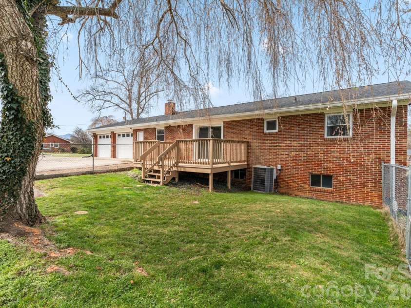 33 Monte Vista Terrace, Candler, NC 28715.  MLS# CAR4361226, YatesRealty ID 8000. 