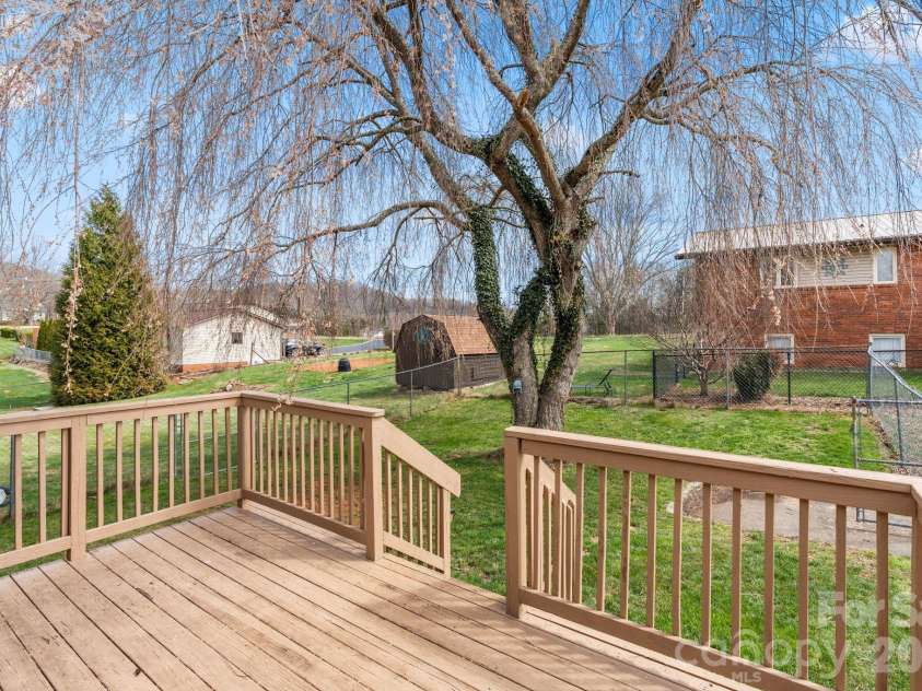 33 Monte Vista Terrace, Candler, NC 28715.  MLS# CAR4361226, YatesRealty ID 8000. Back Deck