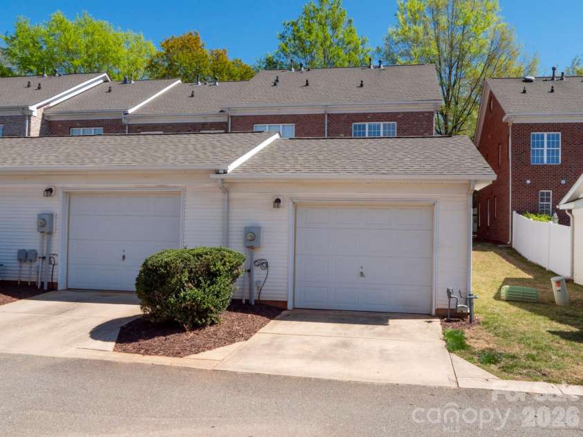 140 Singleton Road, Mooresville, NC 28117.  MLS# CAR4363046, YatesRealty ID 8001. 