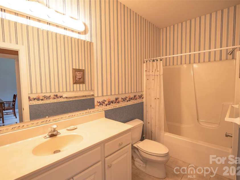 102 Fish Hawk Drive, Hendersonville, NC 28739.  MLS# CAR4360924, YatesRealty ID 8002. Hall Bath 