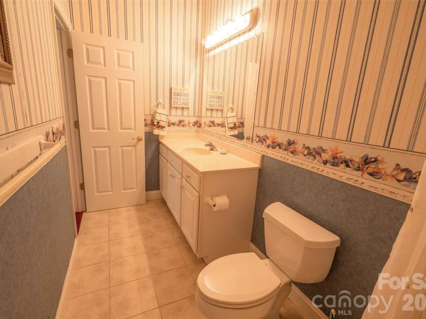 102 Fish Hawk Drive, Hendersonville, NC 28739.  MLS# CAR4360924, YatesRealty ID 8002. Hall Bath view 2