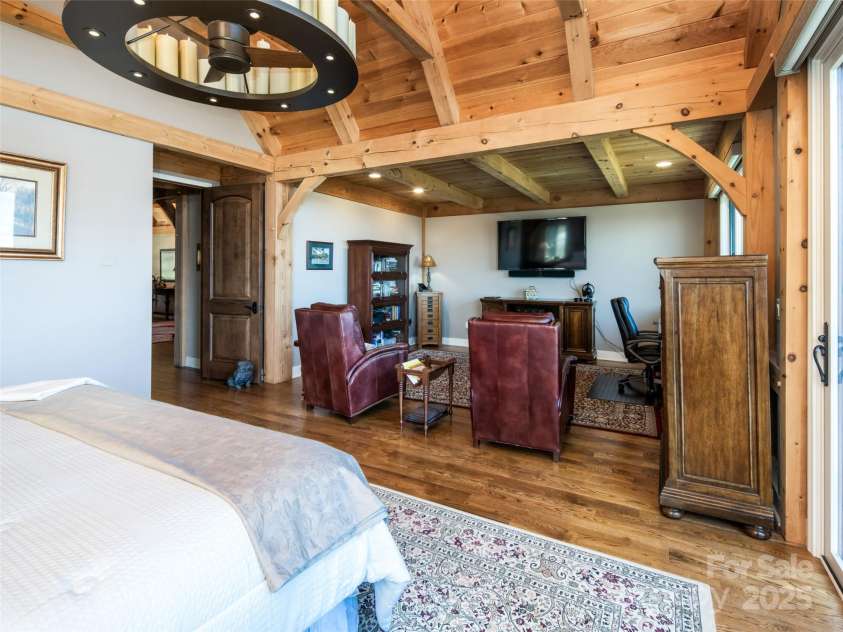 306 Dancing Bear Drive, Hendersonville, NC 28792.  MLS# CAR4234568, YatesRealty ID 8003. Sitting area of Primary Suite