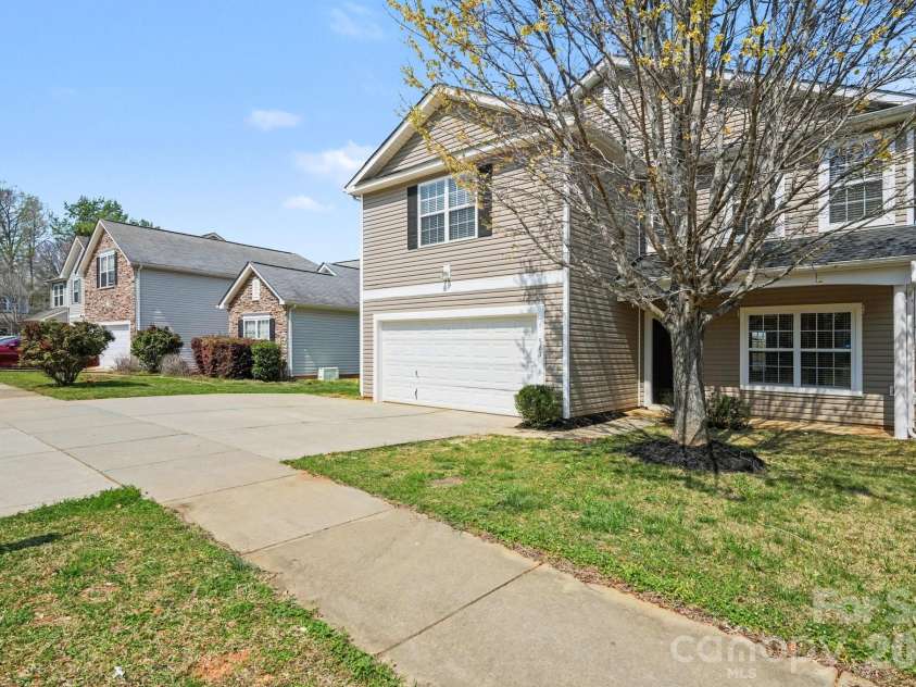 581 Winborne Avenue, Concord, NC 28025.  MLS# CAR4361983, YatesRealty ID 8003. 