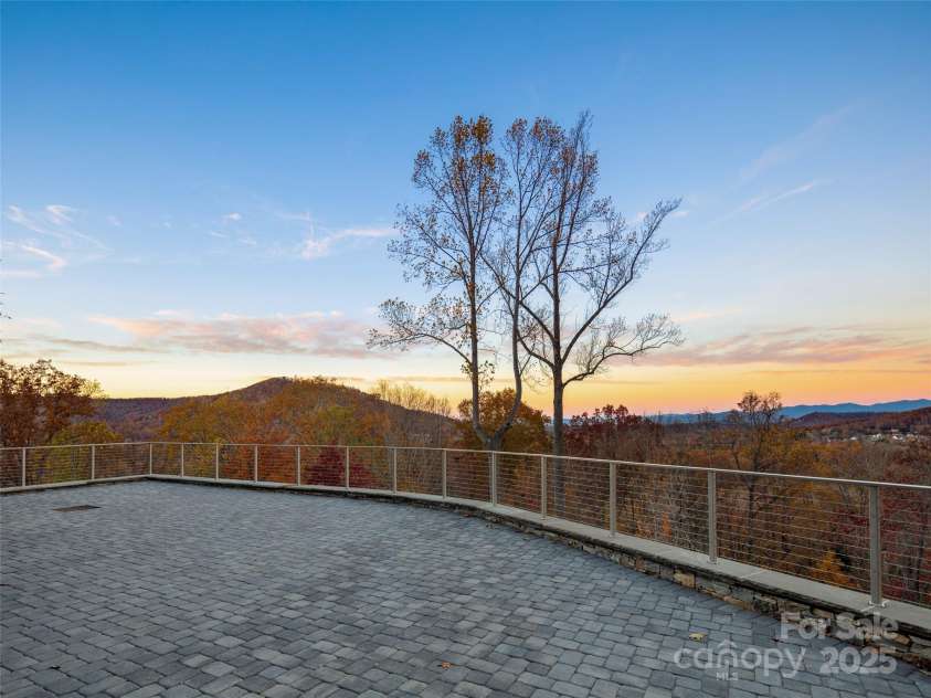 222 Secluded Hills Lane, Arden, NC 28704.  MLS# CAR4319899, YatesRealty ID 8005. 