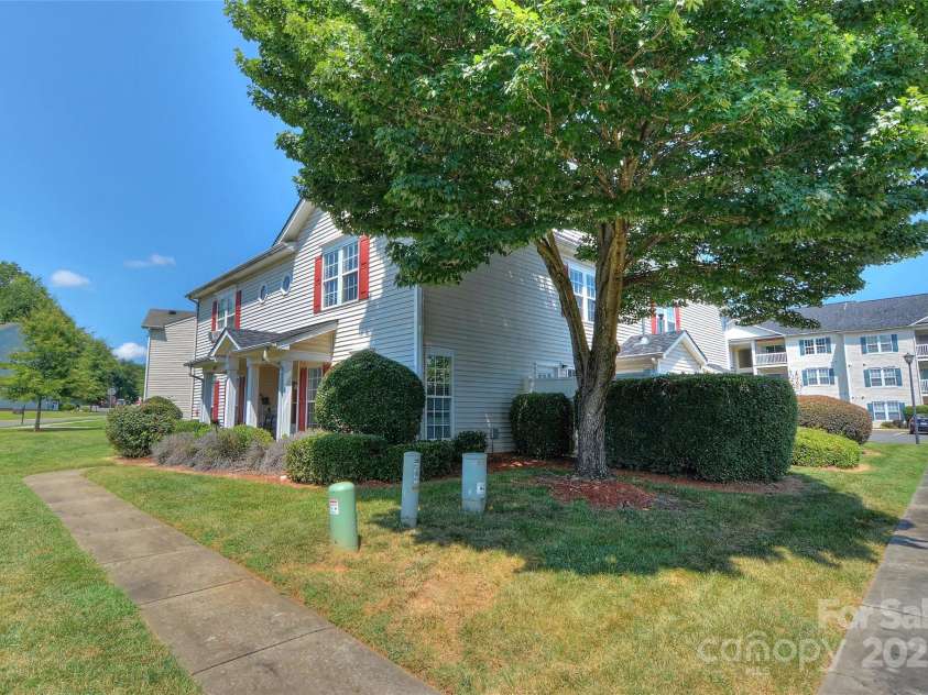 3835 Mohawk Court, Charlotte, NC 28215.  MLS# CAR4242965, YatesRealty ID 8005. 
